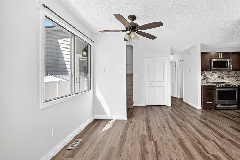91 Cedarwood Hill Sw, Calgary, AB - Indoor Photo Showing Kitchen With Upgraded Kitchen