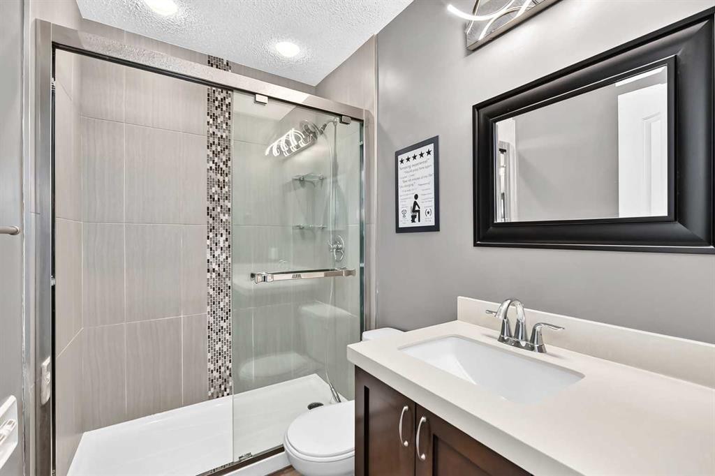 91 Cedarwood Hill Sw, Calgary, AB - Indoor Photo Showing Bathroom