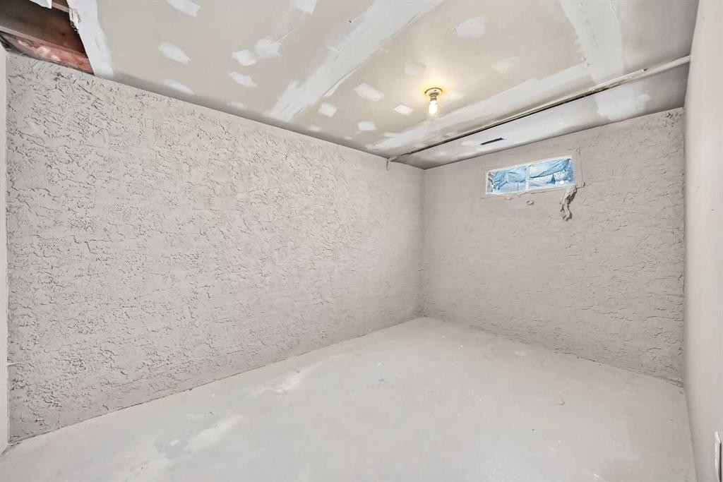 91 Cedarwood Hill Sw, Calgary, AB - Indoor