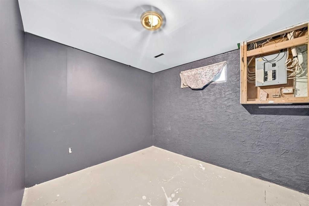 91 Cedarwood Hill Sw, Calgary, AB -