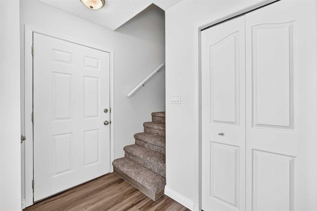 91 Cedarwood Hill Sw, Calgary, AB - Indoor Photo Showing Other Room