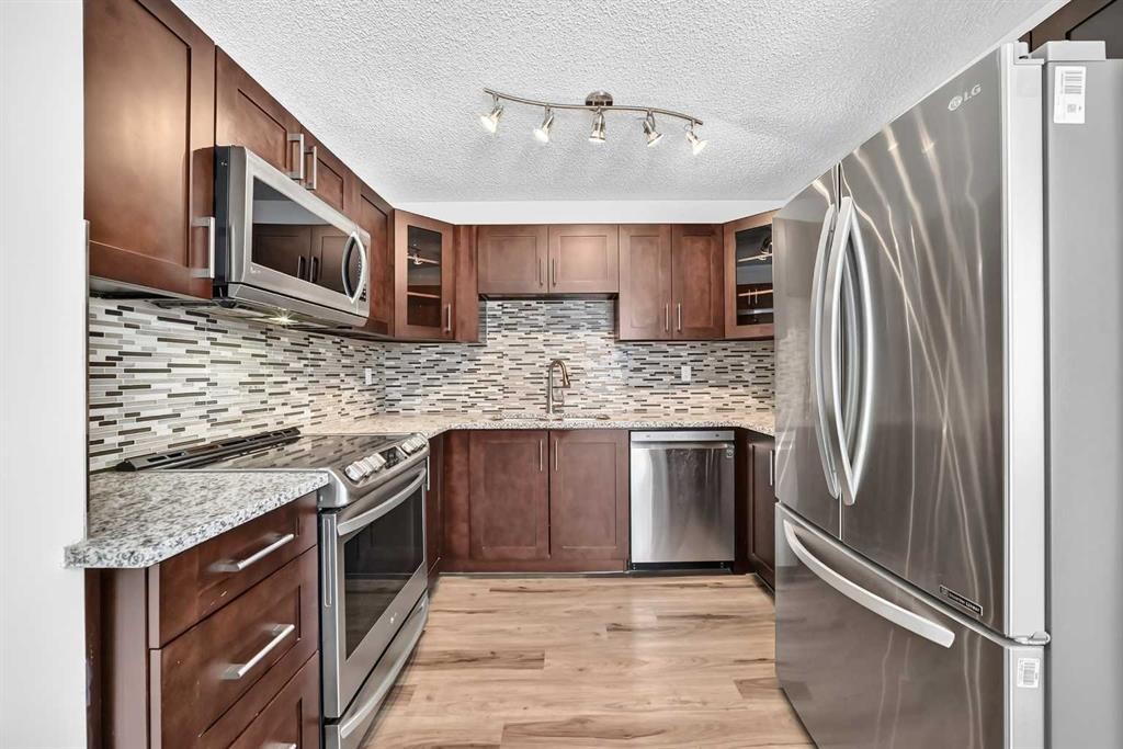 91 Cedarwood Hill Sw, Calgary, AB - Indoor Photo Showing Kitchen With Stainless Steel Kitchen With Upgraded Kitchen