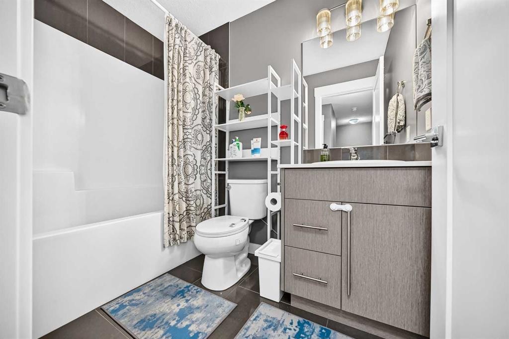 30-111 Rainbow Falls Gate, Chestermere, AB