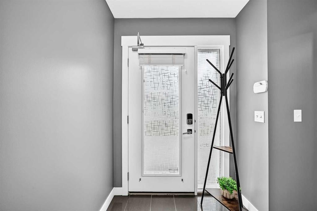 30-111 Rainbow Falls Gate, Chestermere, AB