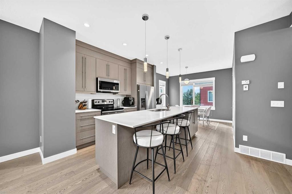 30-111 Rainbow Falls Gate, Chestermere, AB