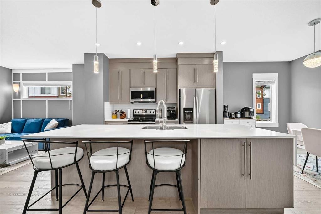 30-111 Rainbow Falls Gate, Chestermere, AB
