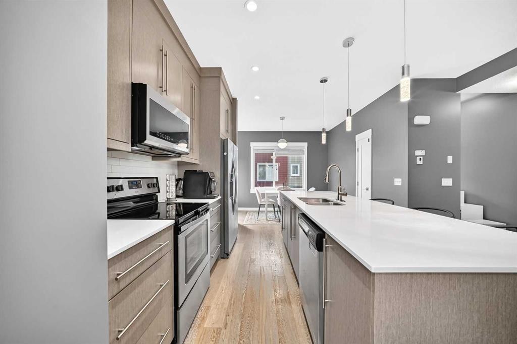 30-111 Rainbow Falls Gate, Chestermere, AB