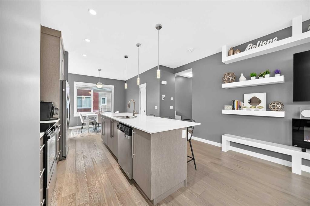 30-111 Rainbow Falls Gate, Chestermere, AB