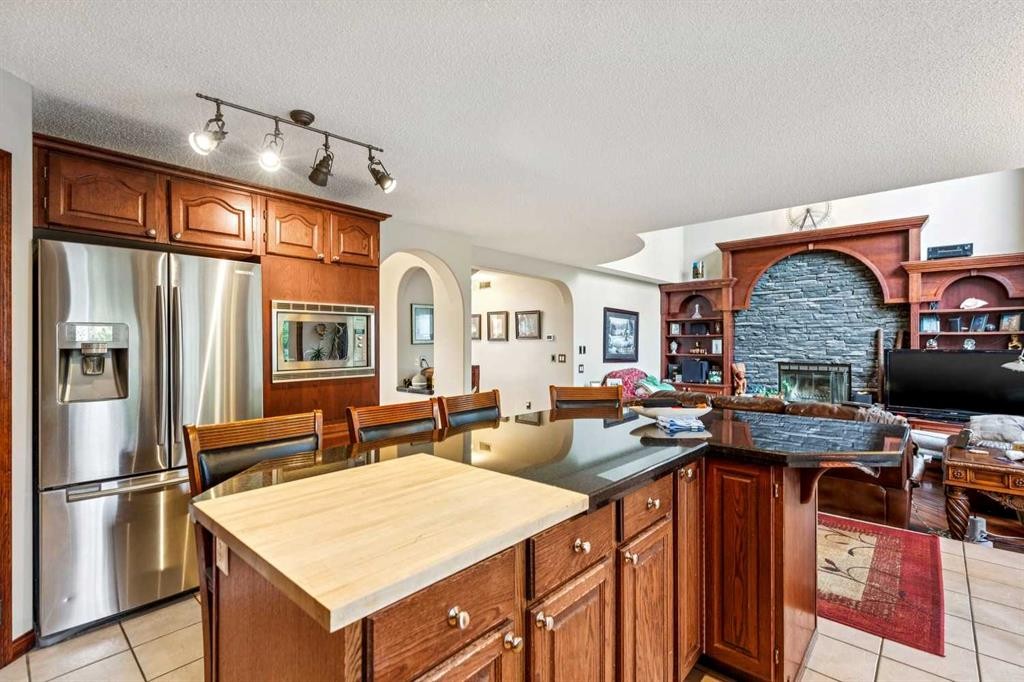 27 Valley Creek Bay Nw, Calgary, AB