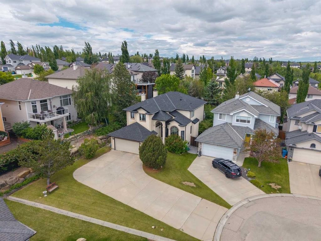 27 Valley Creek Bay Nw, Calgary, AB