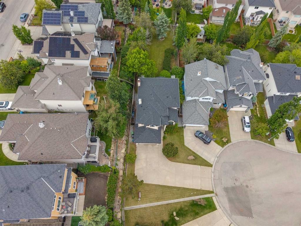 27 Valley Creek Bay Nw, Calgary, AB