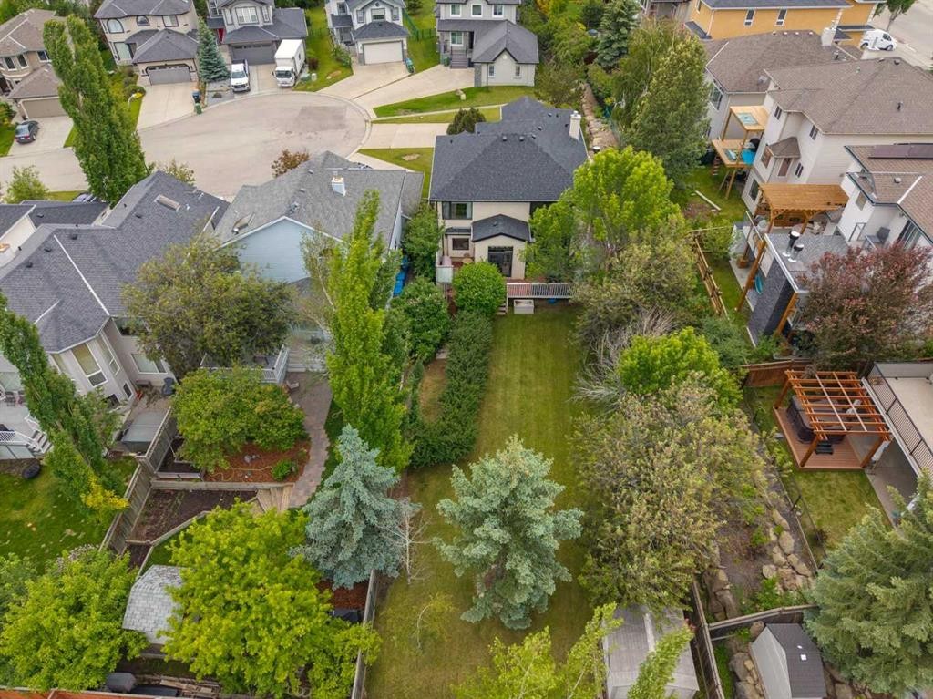 27 Valley Creek Bay Nw, Calgary, AB