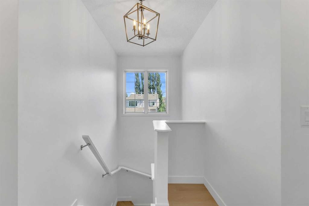 29 Douglas Glen Crescent Se, Calgary, AB