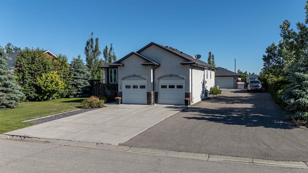 106 Derochie Drive West, Claresholm, AB