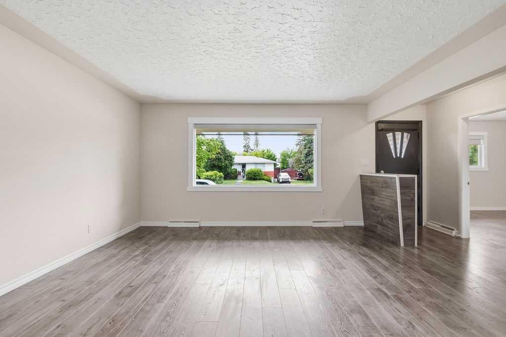7428 23 Street Se, Calgary, AB