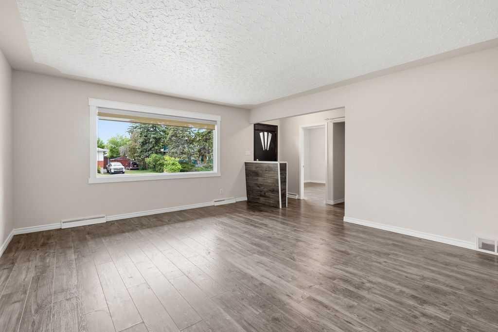 7428 23 Street Se, Calgary, AB