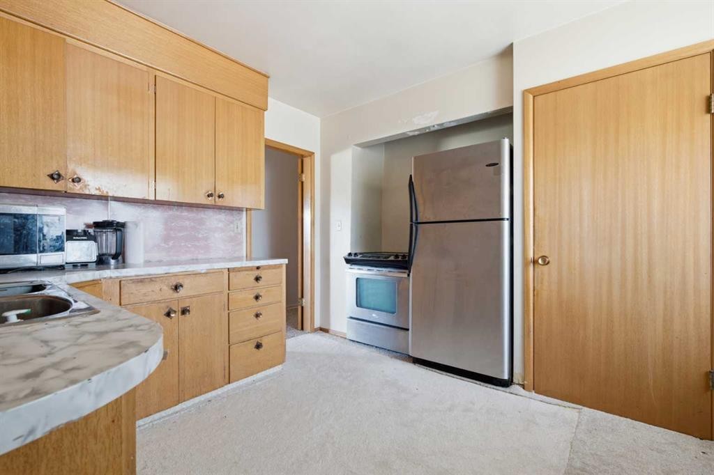 3720 Spruce Drive Sw, Calgary, AB - Indoor Photo Showing Kitchen