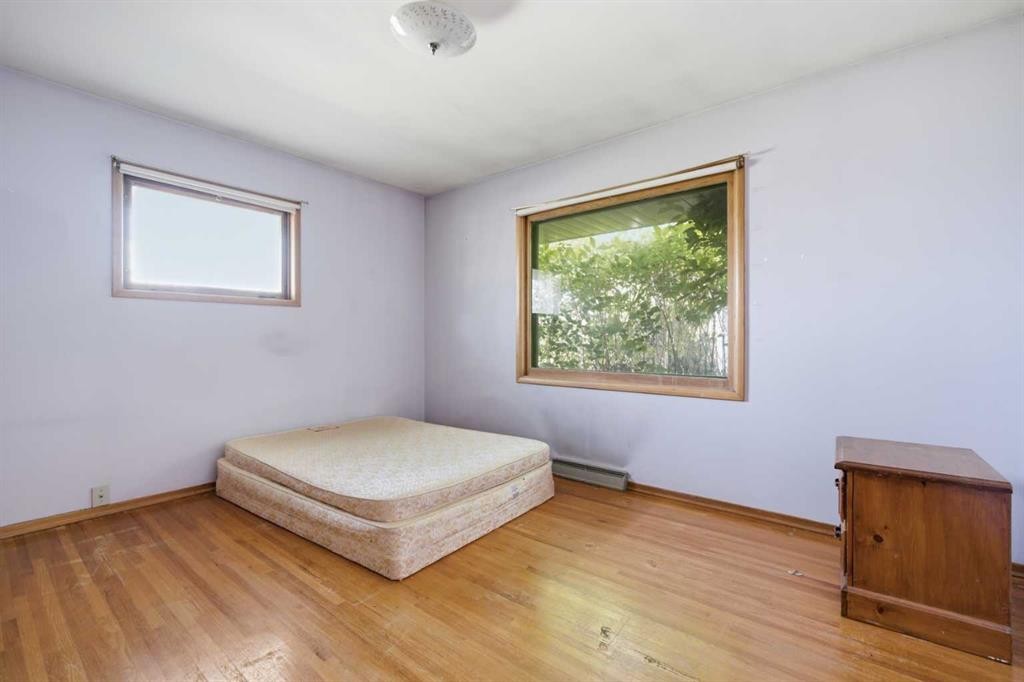 3720 Spruce Drive Sw, Calgary, AB - Indoor Photo Showing Bedroom