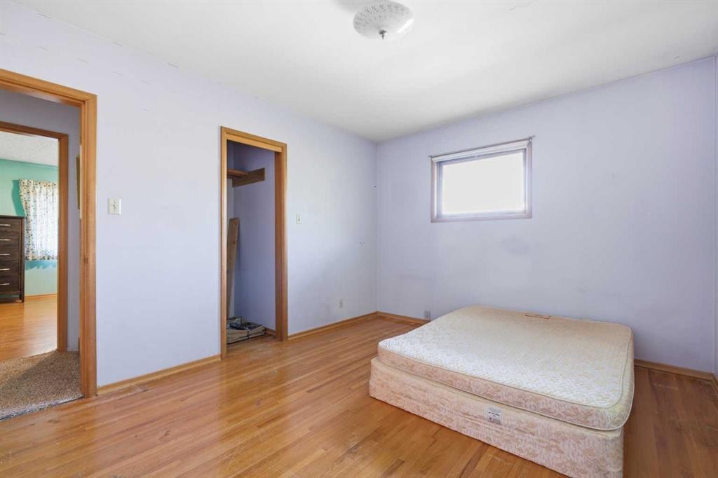 3720 Spruce Drive Sw, Calgary, AB - Indoor Photo Showing Bedroom