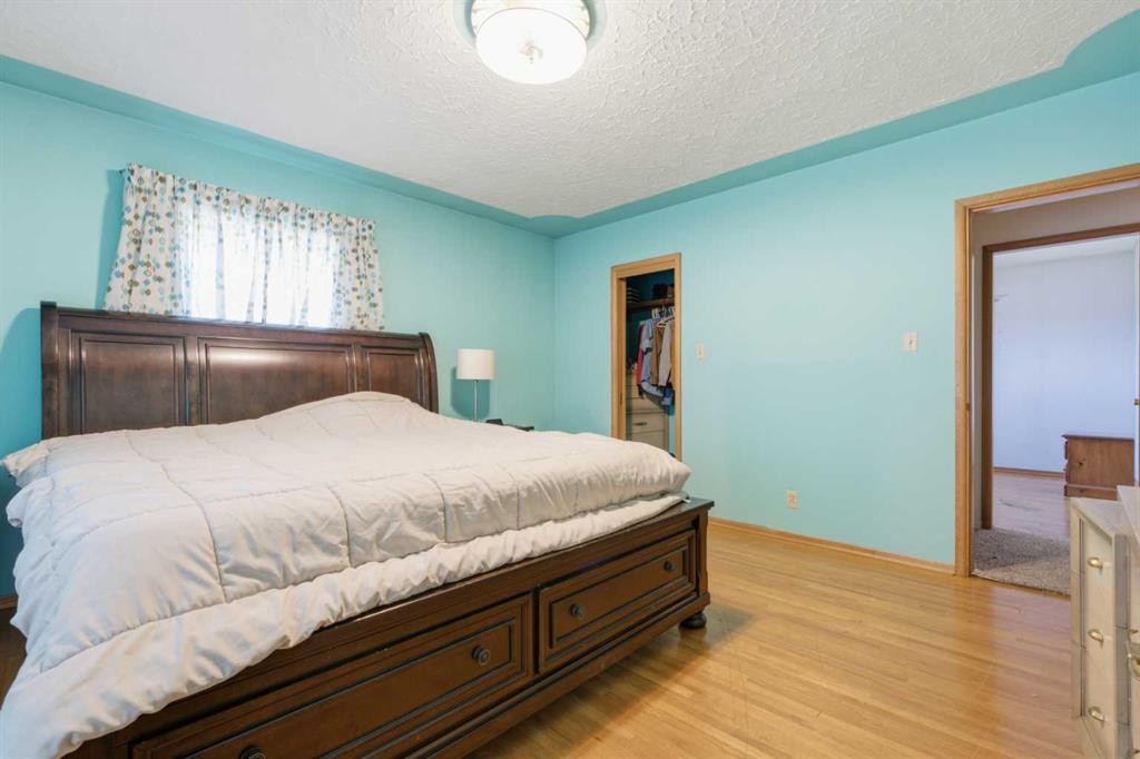 3720 Spruce Drive Sw, Calgary, AB - Indoor Photo Showing Bedroom