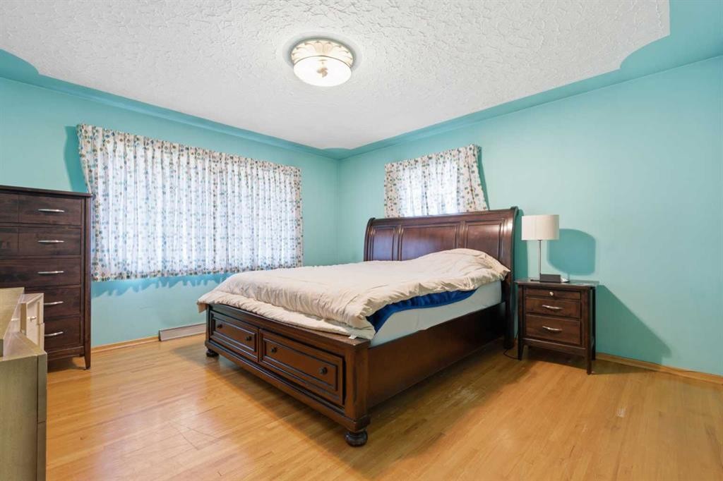 3720 Spruce Drive Sw, Calgary, AB - Indoor Photo Showing Bedroom