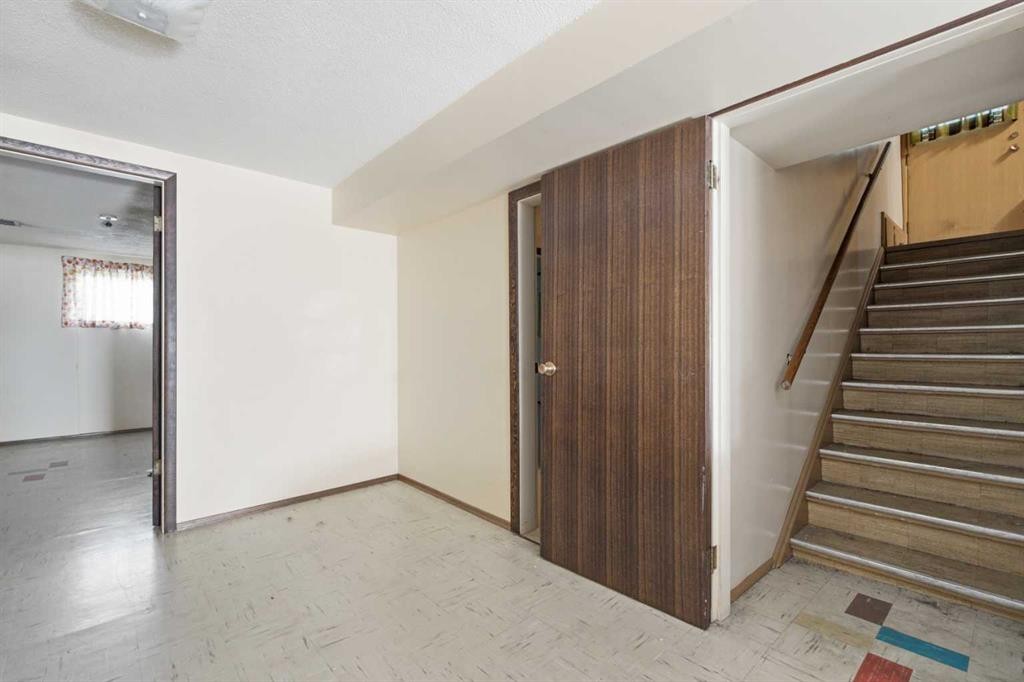 3720 Spruce Drive Sw, Calgary, AB - Indoor Photo Showing Other Room