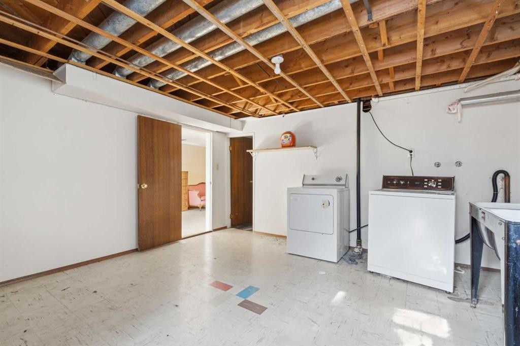 3720 Spruce Drive Sw, Calgary, AB - Indoor Photo Showing Laundry Room