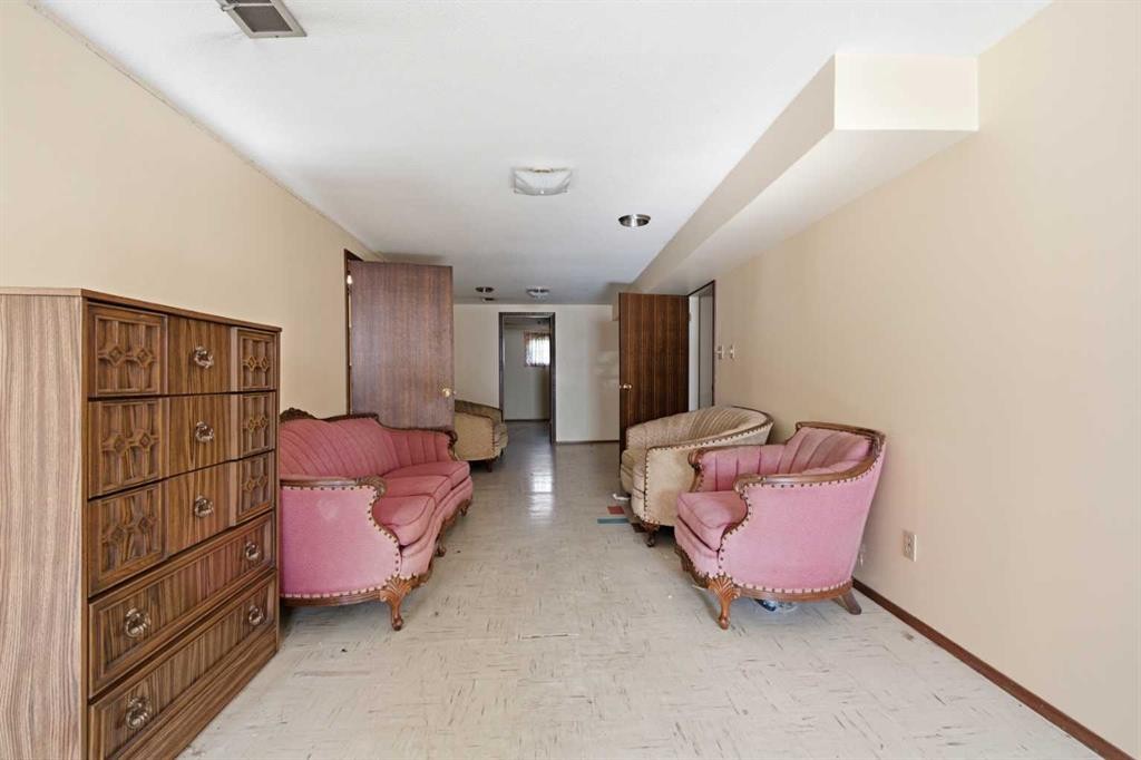 3720 Spruce Drive Sw, Calgary, AB - Indoor Photo Showing Other Room