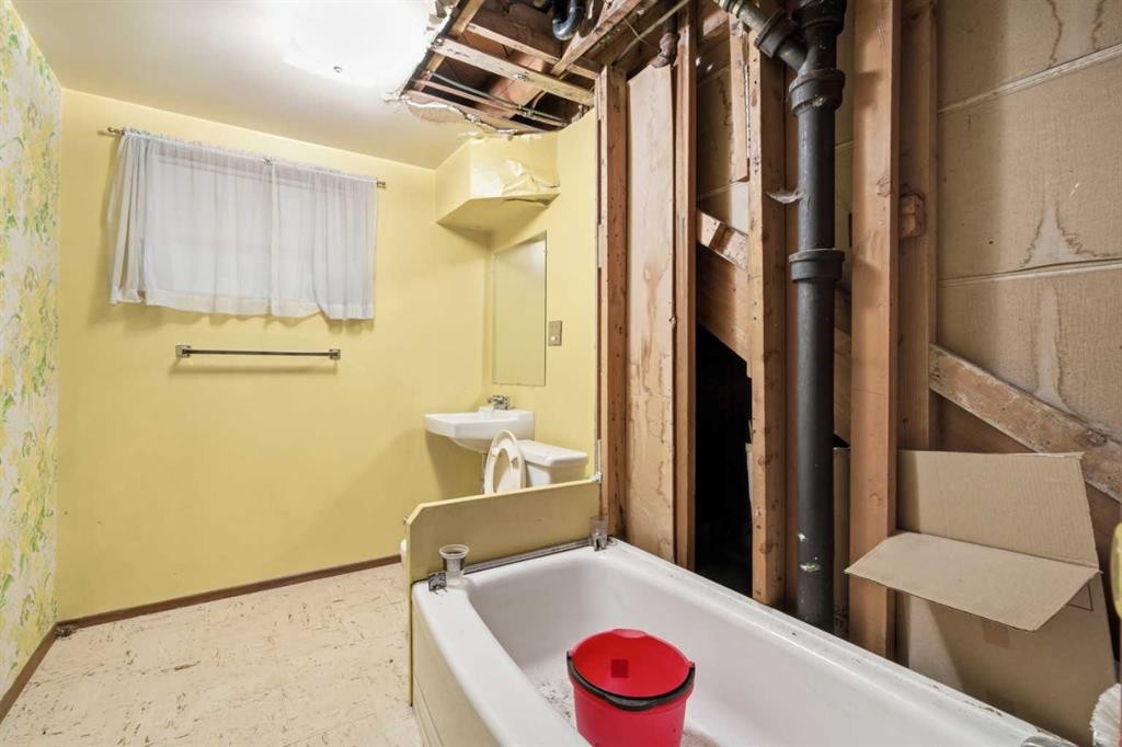 3720 Spruce Drive Sw, Calgary, AB - Indoor Photo Showing Other Room