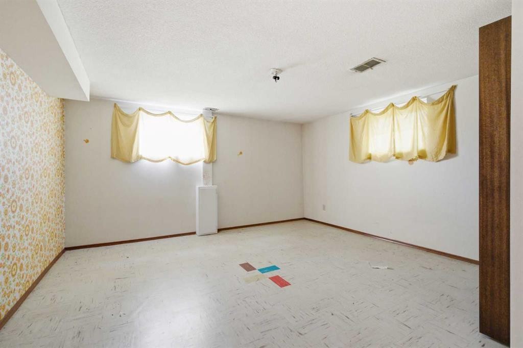 3720 Spruce Drive Sw, Calgary, AB - Indoor Photo Showing Other Room