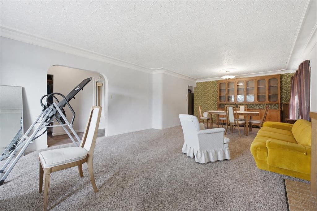 3720 Spruce Drive Sw, Calgary, AB - Indoor Photo Showing Other Room