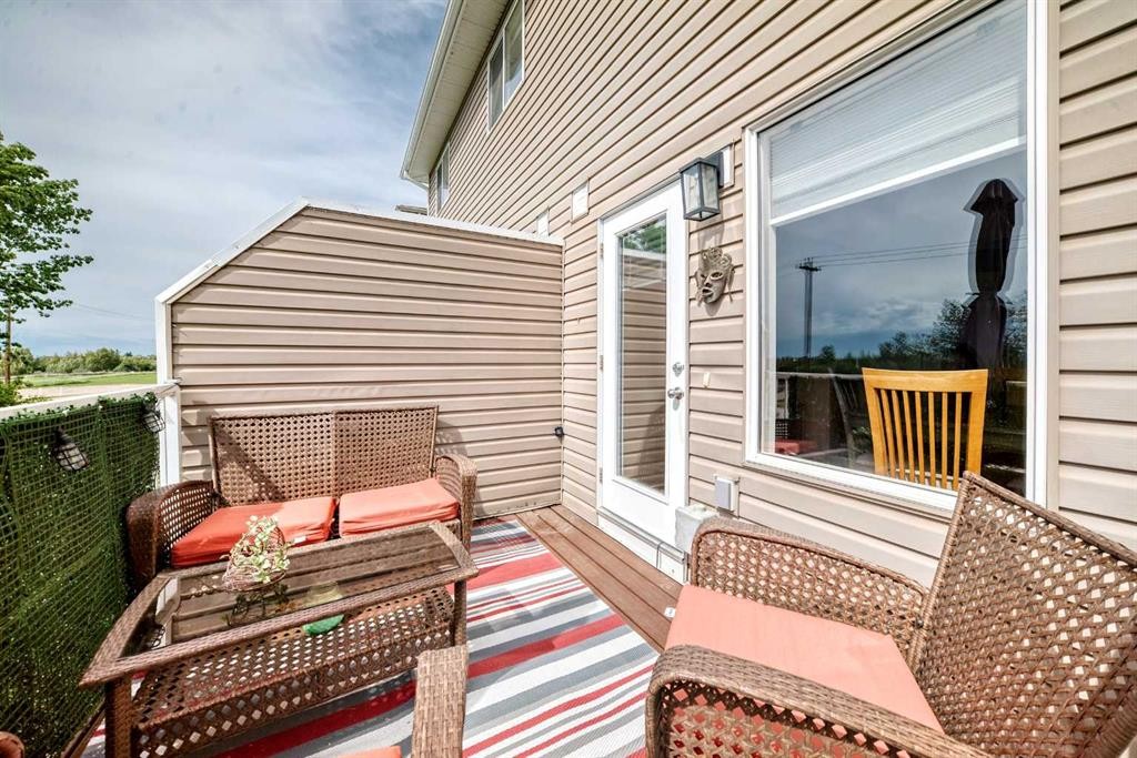 5-2002 22 Avenue, Bowden, AB - Outdoor With Deck Patio Veranda With Exterior