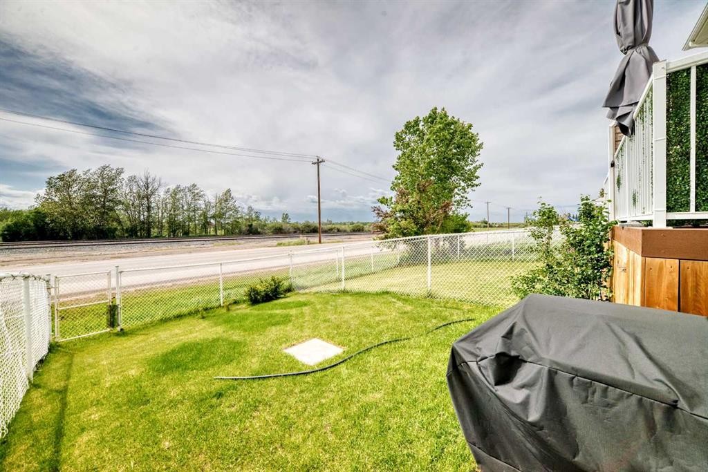 5-2002 22 Avenue, Bowden, AB - Outdoor