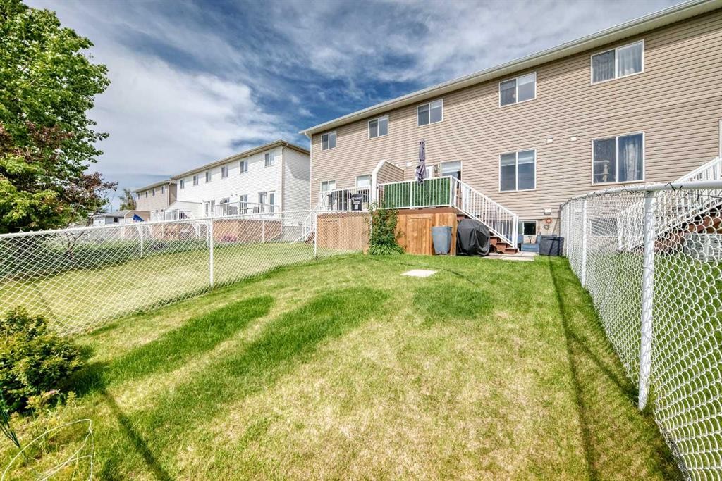 5-2002 22 Avenue, Bowden, AB - Outdoor With Deck Patio Veranda With Exterior