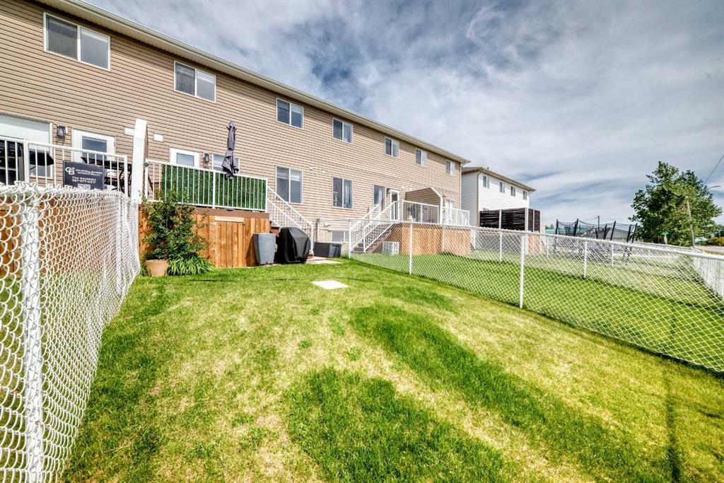 5-2002 22 Avenue, Bowden, AB - Outdoor With Deck Patio Veranda With Exterior