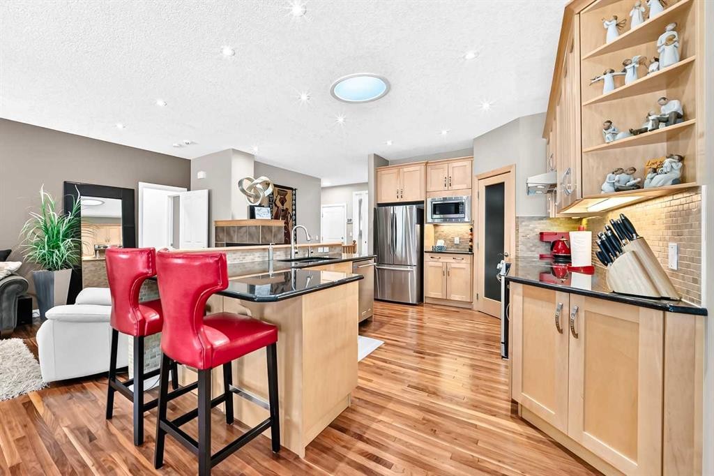 253 Bridle Estates Road Sw, Calgary, AB