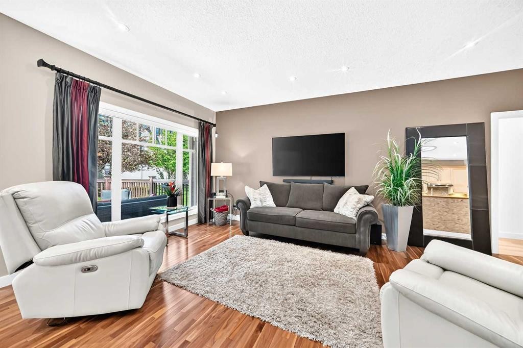 253 Bridle Estates Road Sw, Calgary, AB