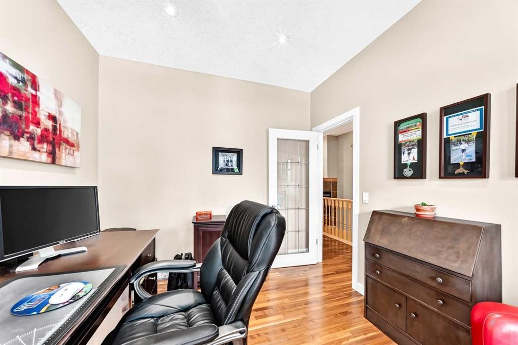 253 Bridle Estates Road Sw, Calgary, AB