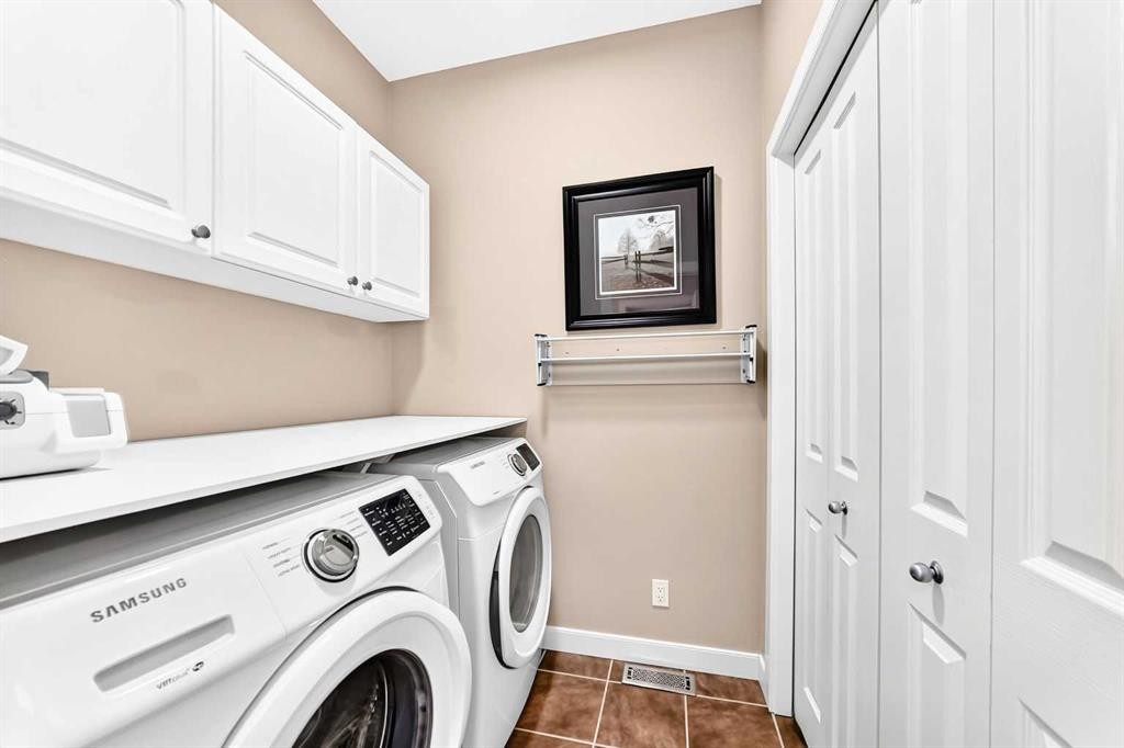 253 Bridle Estates Road Sw, Calgary, AB