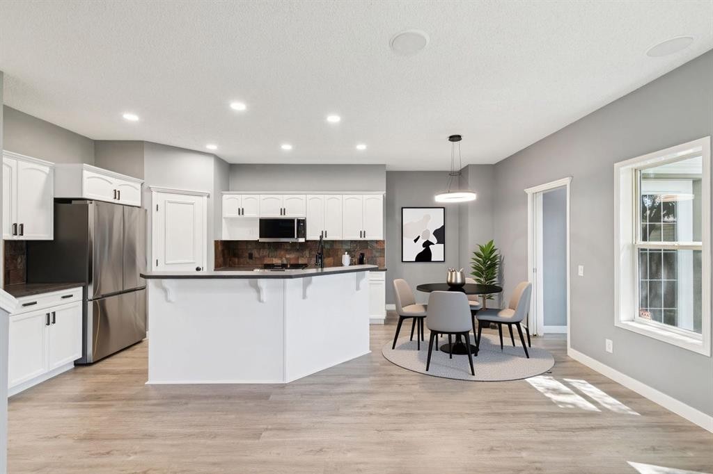 137 Prestwick Mews Se, Calgary, AB - Indoor Photo Showing Kitchen