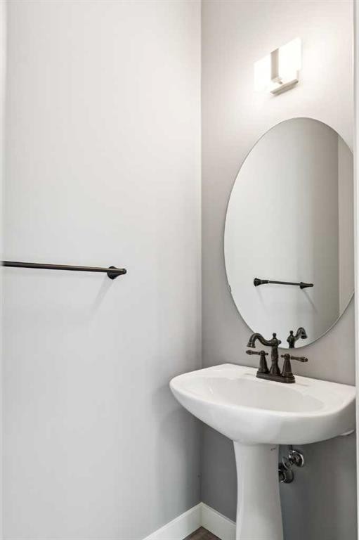 137 Prestwick Mews Se, Calgary, AB - Indoor Photo Showing Bathroom