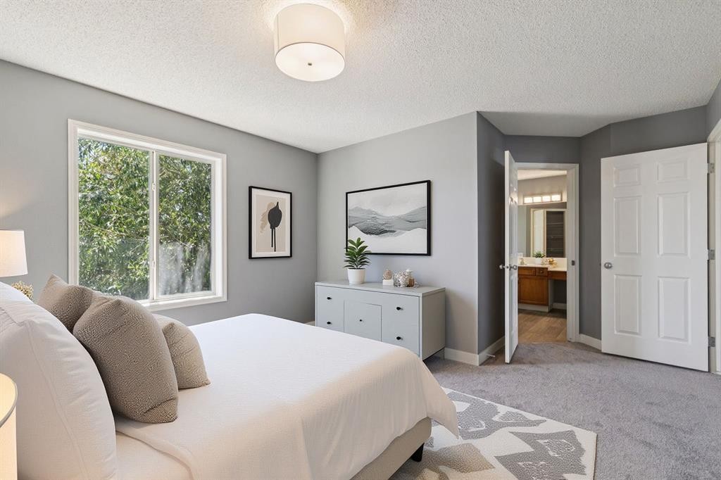 137 Prestwick Mews Se, Calgary, AB - Indoor Photo Showing Bedroom