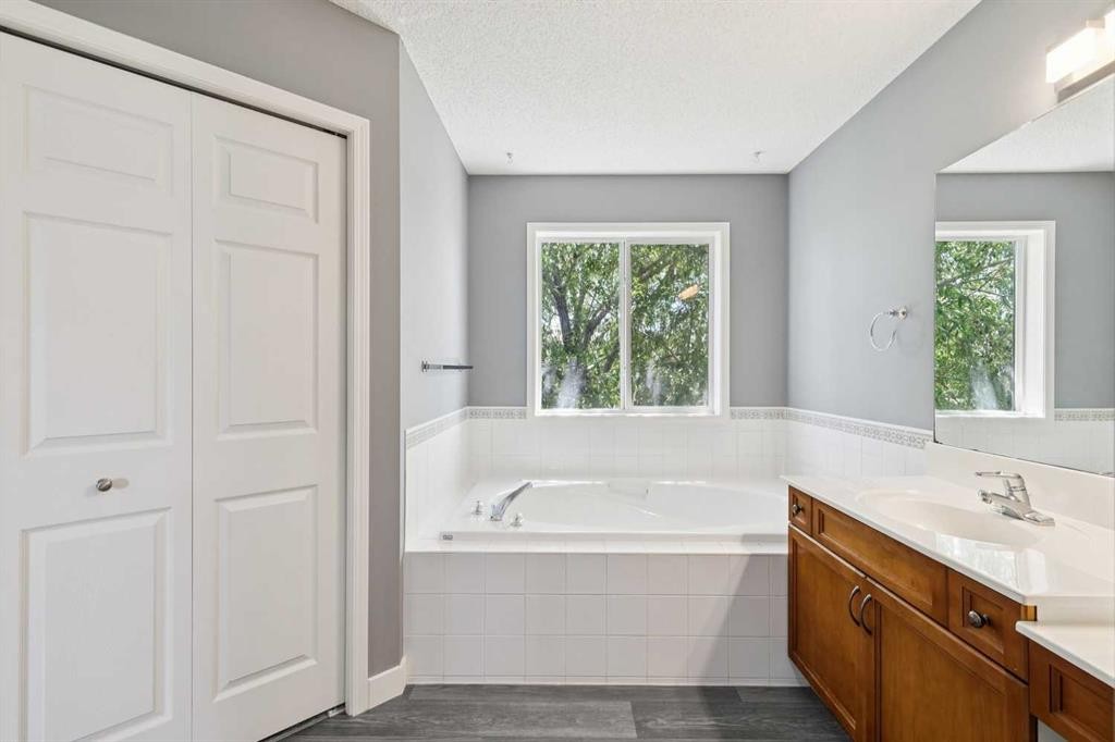 137 Prestwick Mews Se, Calgary, AB - Indoor Photo Showing Bathroom