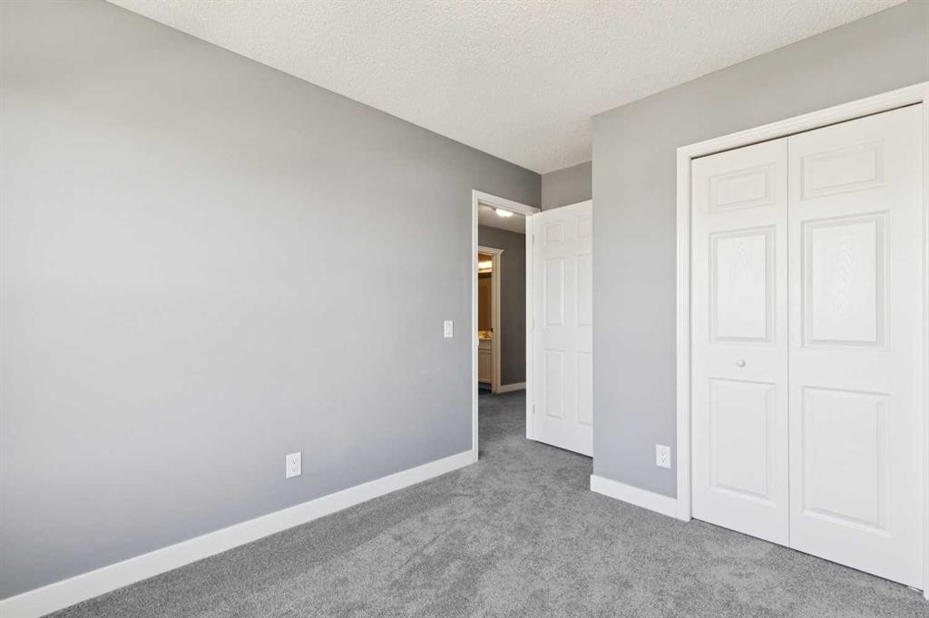 137 Prestwick Mews Se, Calgary, AB - Indoor Photo Showing Other Room