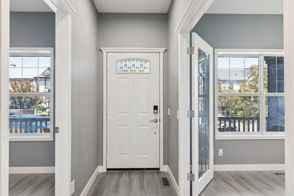 137 Prestwick Mews Se, Calgary, AB - Indoor Photo Showing Other Room