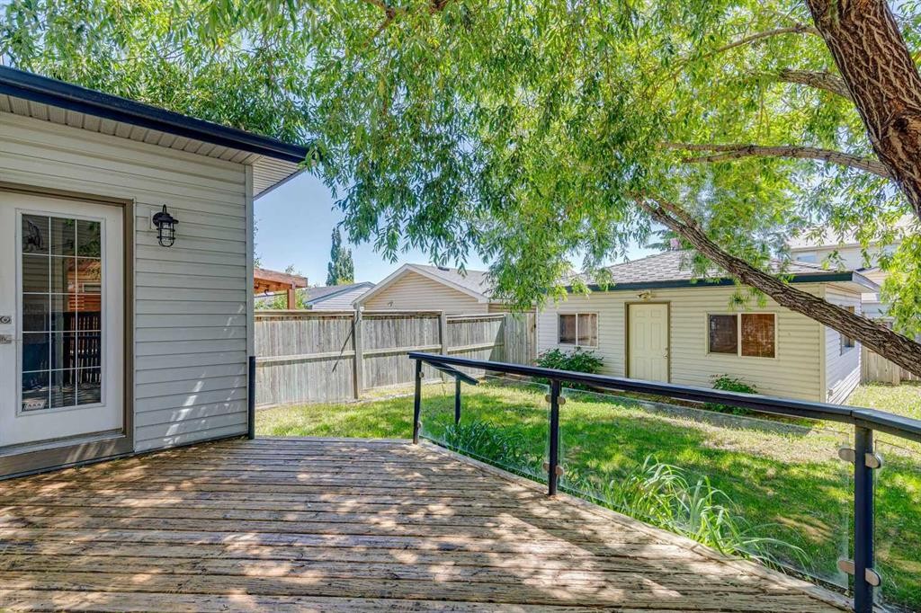 137 Prestwick Mews Se, Calgary, AB - Outdoor With Deck Patio Veranda