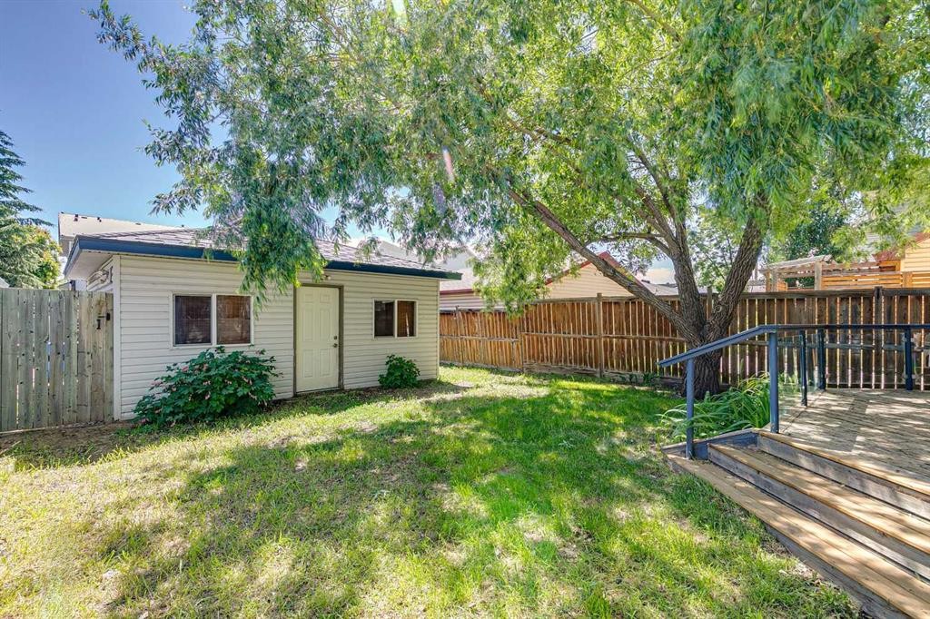 137 Prestwick Mews Se, Calgary, AB - Outdoor