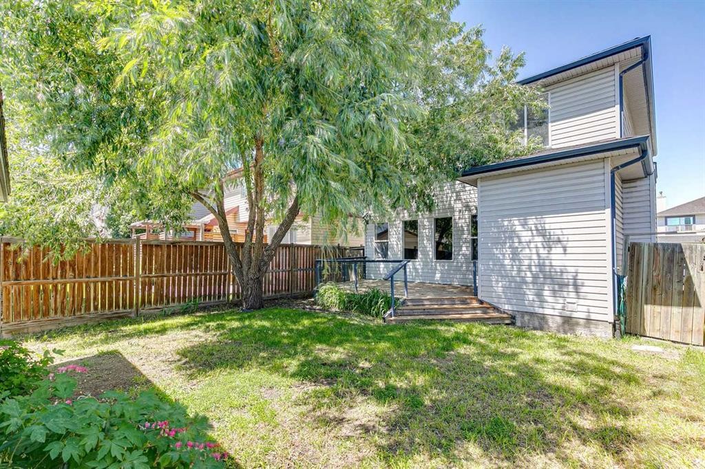 137 Prestwick Mews Se, Calgary, AB - Outdoor