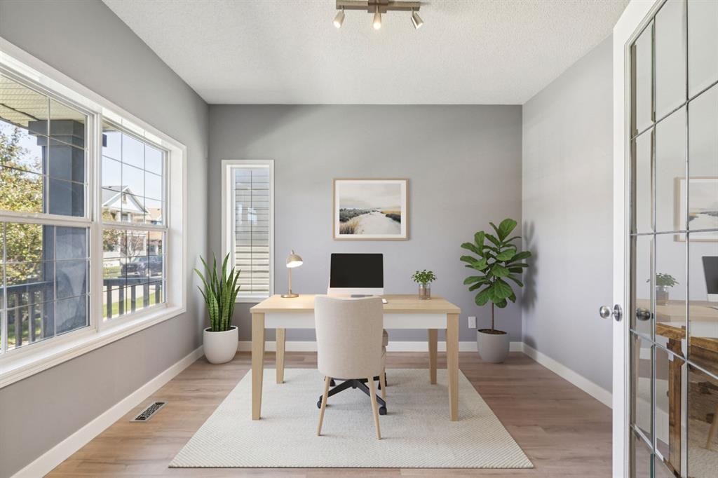 137 Prestwick Mews Se, Calgary, AB - Indoor Photo Showing Office