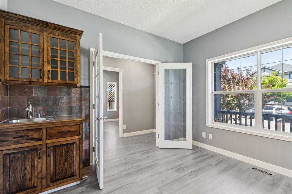 137 Prestwick Mews Se, Calgary, AB - Indoor Photo Showing Other Room